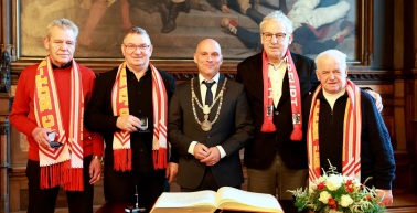 Ein Eintrag für die Ewigkeit: RWE-Legenden im Goldenen Buch der Stadt Erfurt